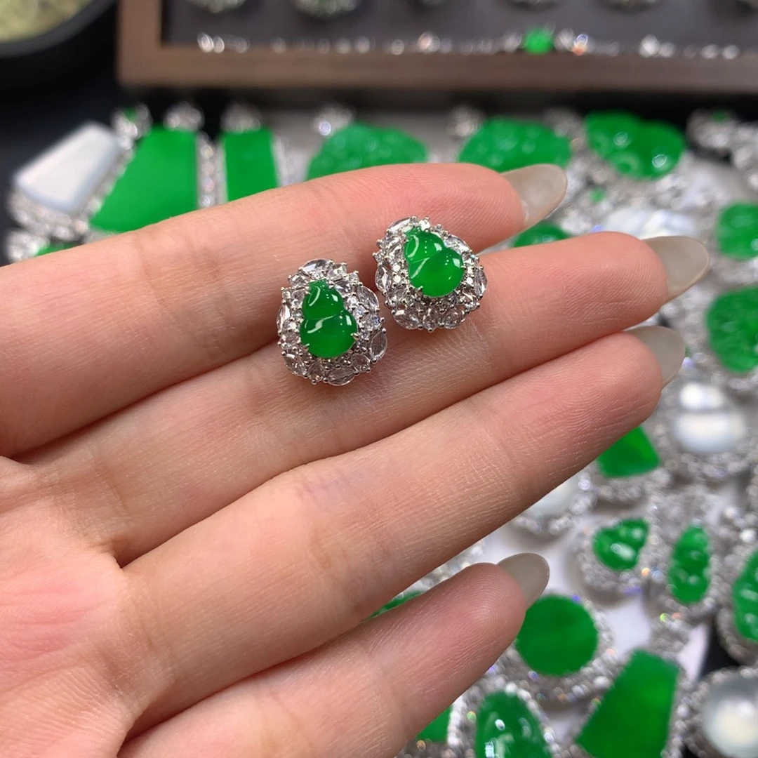 颈饰18K金镶嵌翡翠葫芦耳钉