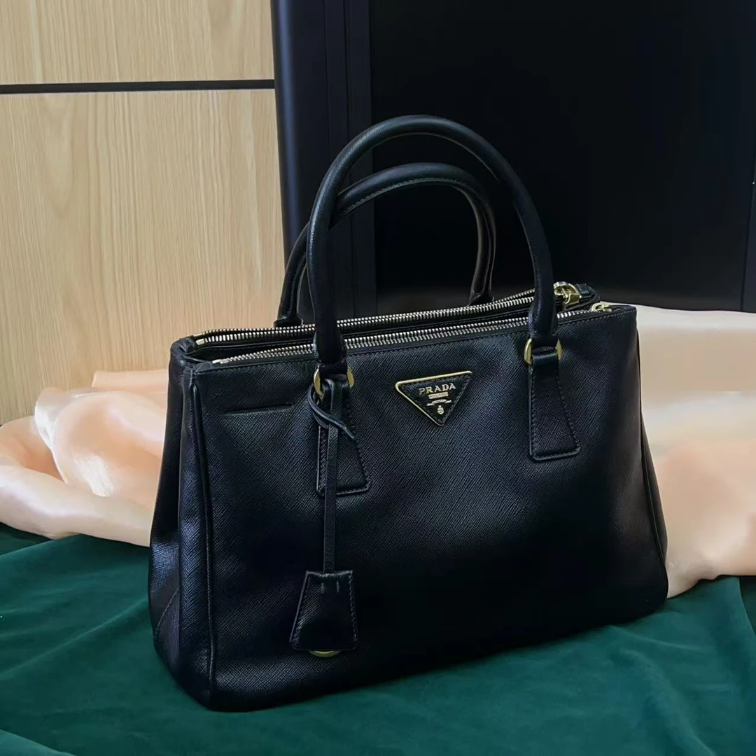 95新 Prada/普拉达 95新黑色杀手手提包/聪聪