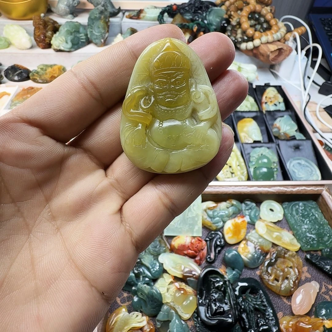 蛇纹石玉未镶嵌颈饰