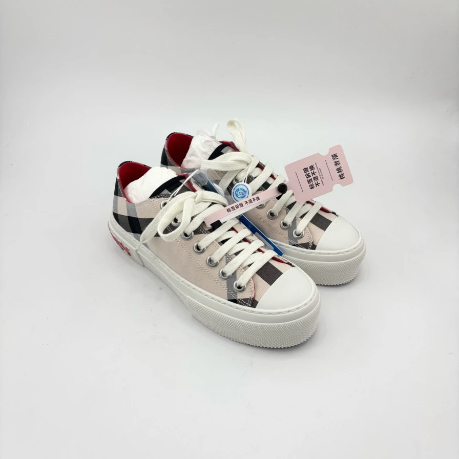 全新未使用 BURBERRY/博柏利 博柏利/37码/经典格子板鞋/TT0620