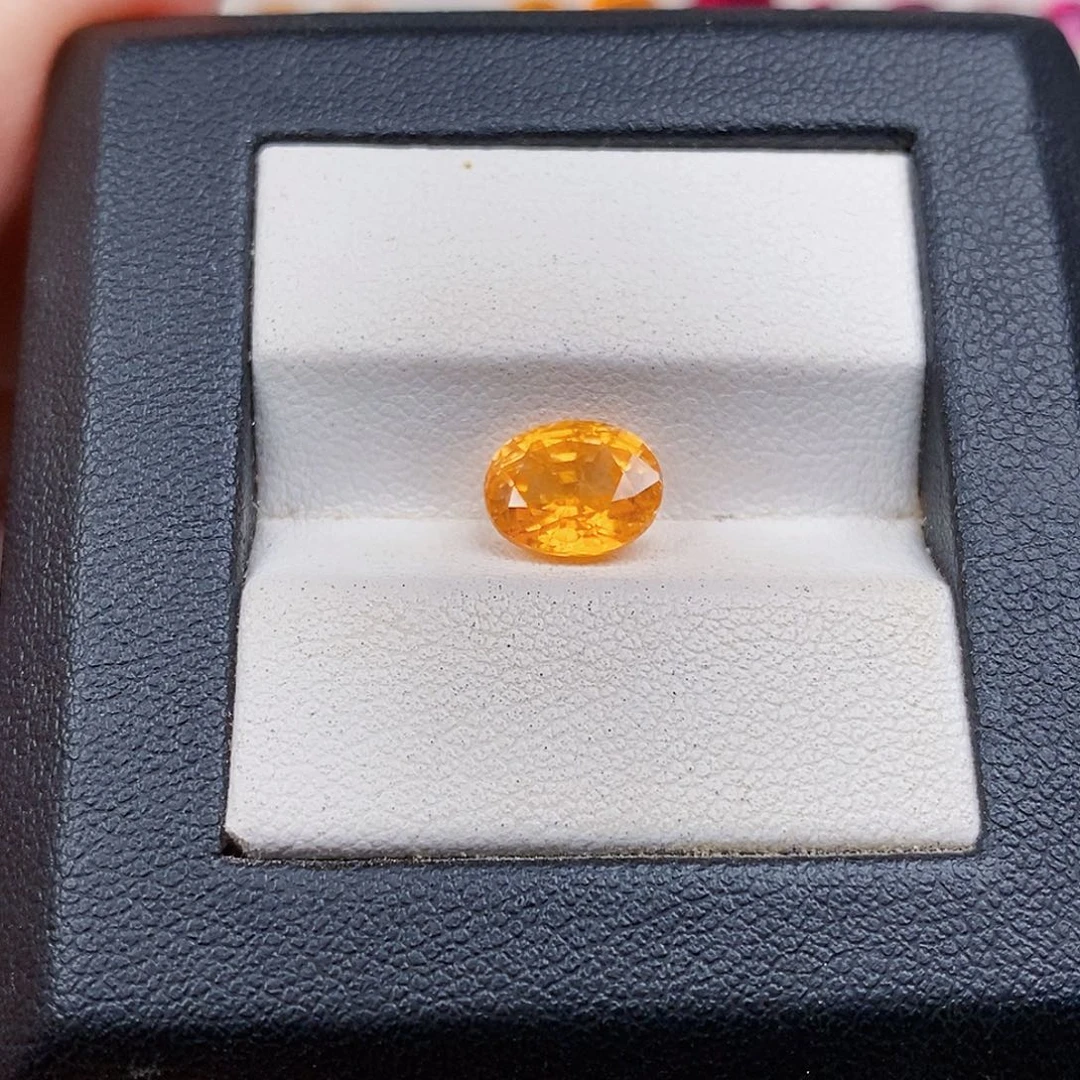 未镶嵌裸石石榴石（芬达石）3.15ct