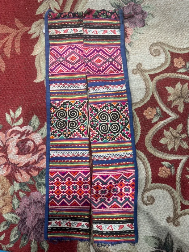 苗族刺绣，很老的。