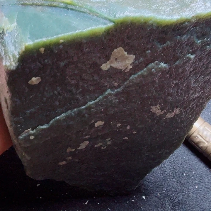 雷***行和田玉（糖玉）未镶嵌珠宝半成品