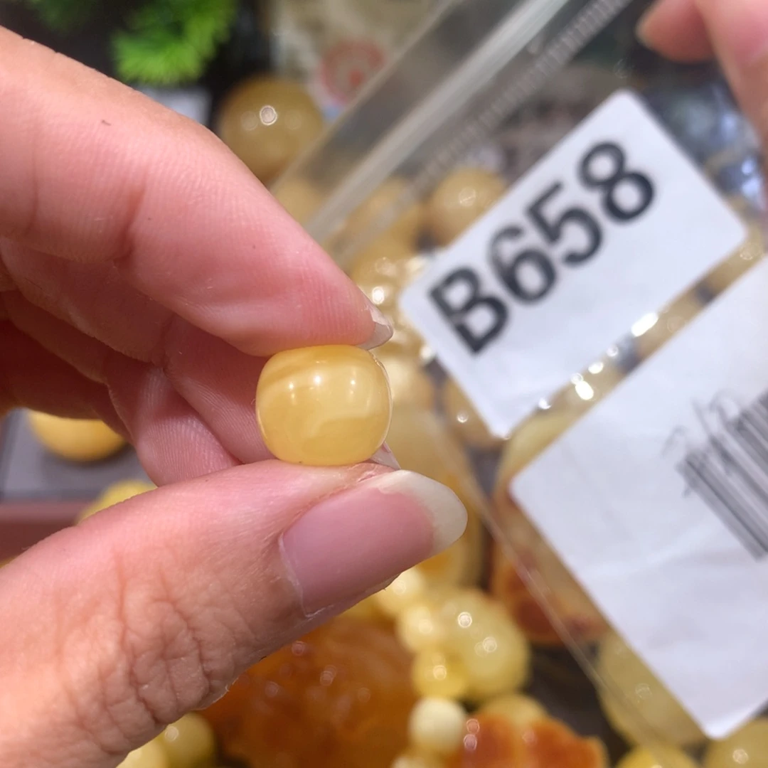 未镶嵌琥珀珠宝奇石