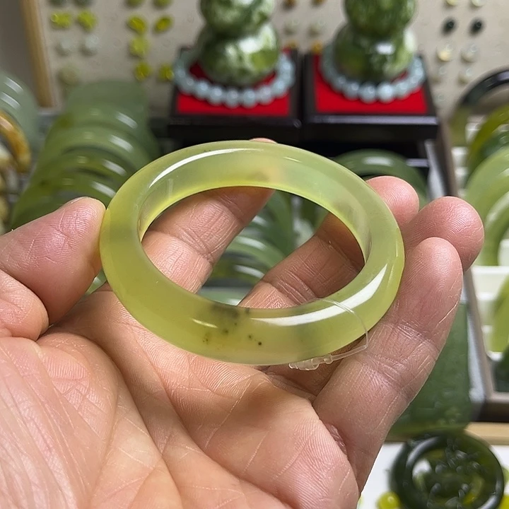 未镶嵌蛇纹石玉吊坠(不含链)