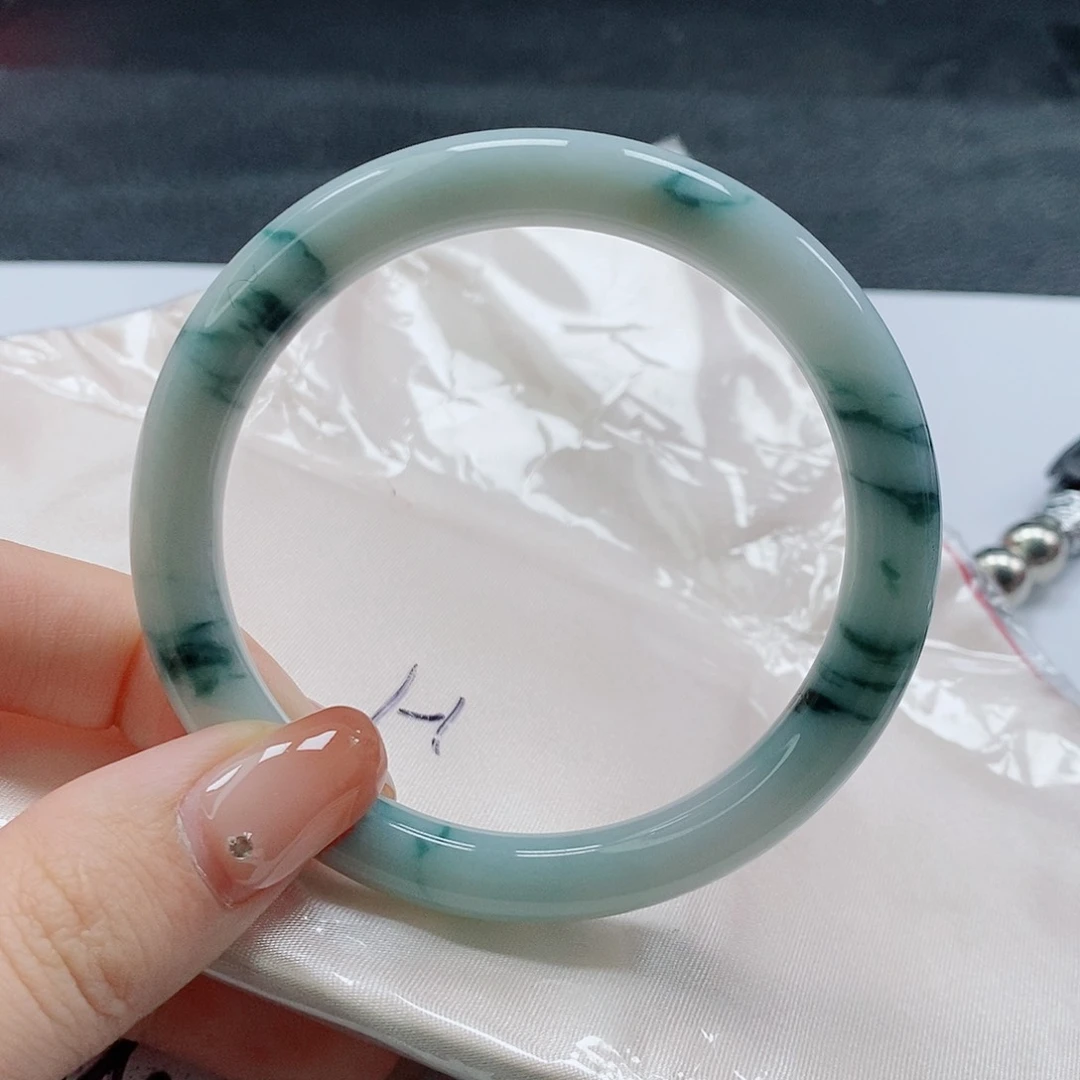 【闪购商品】未镶嵌手镯（圆镯）翡翠506号