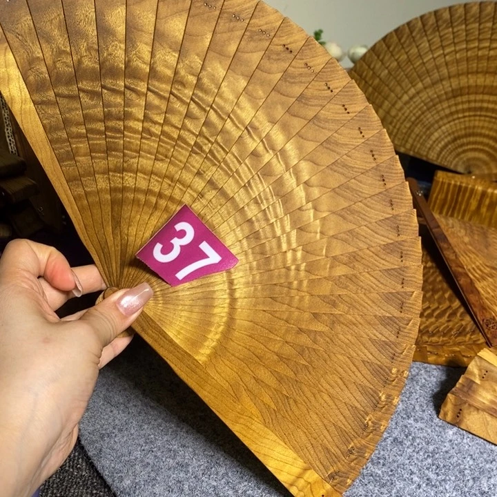 金丝楠金***宝金丝楠木扇子