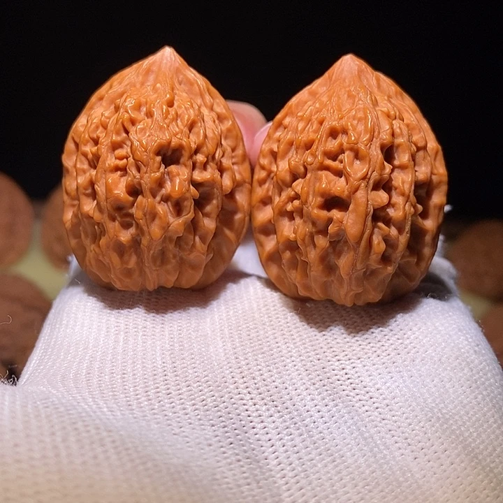 文玩核桃吊坠32鸡心