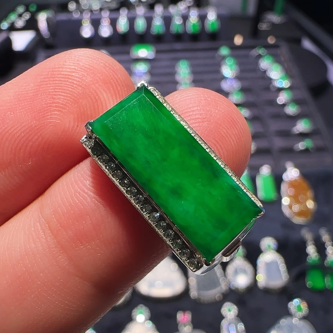 翡翠18K金镶嵌戒指戒指