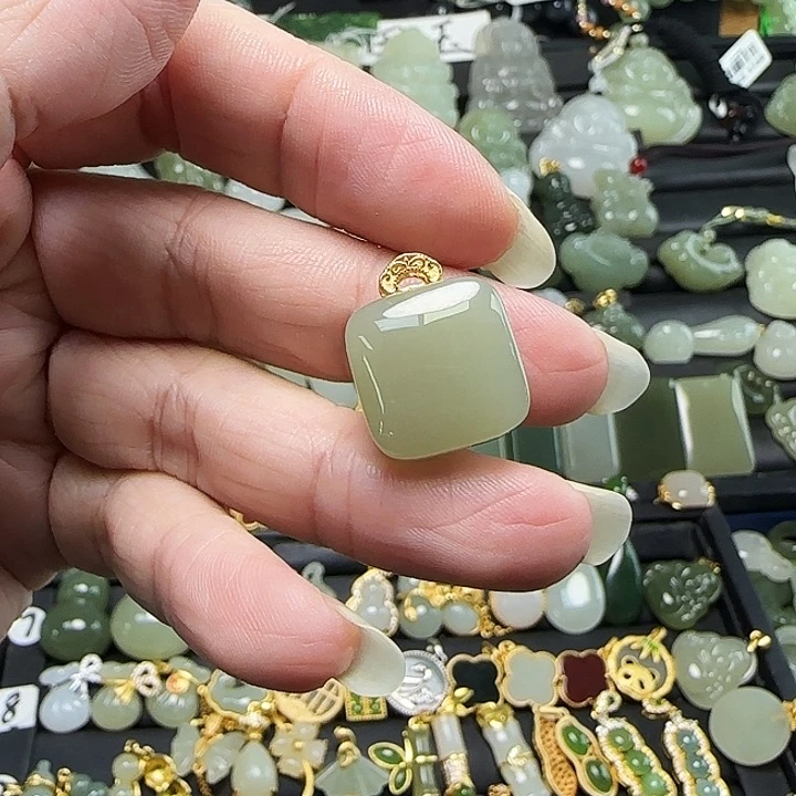 颈饰银S925镶嵌和田玉凤****浴