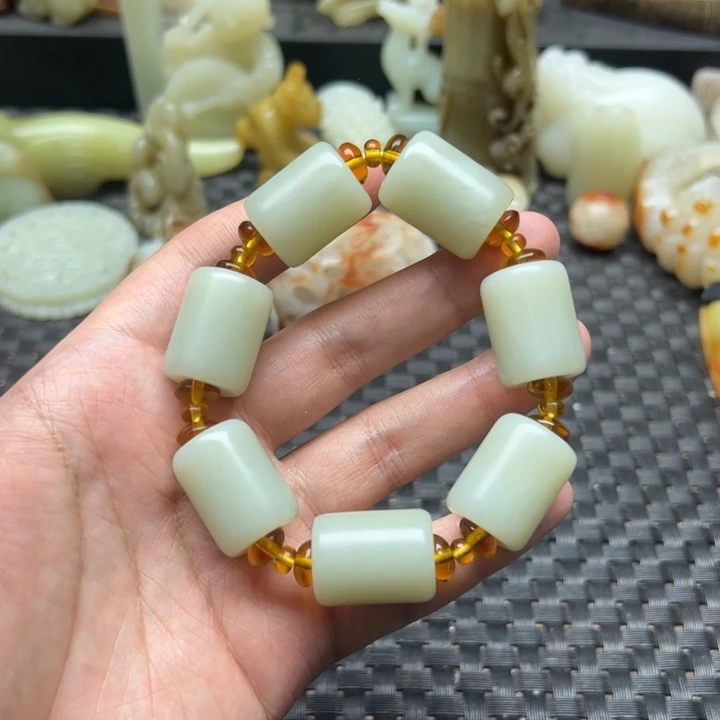 未镶嵌和田玉（糖玉）摆件