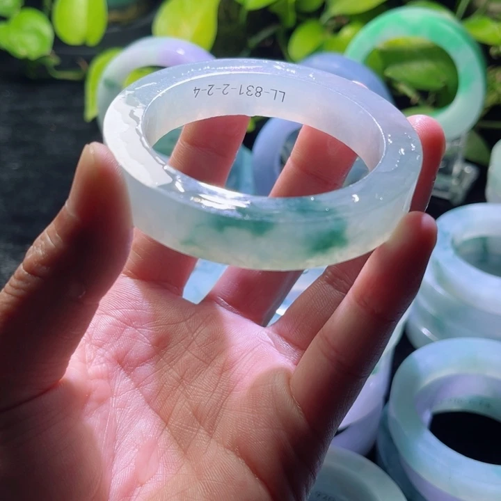 k***i定制翡翠未镶嵌手镯