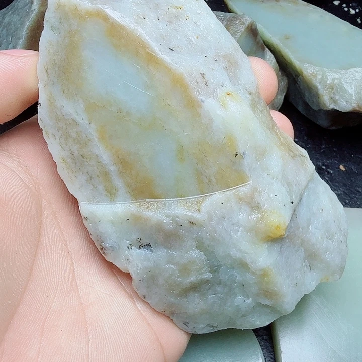 未镶嵌和田玉（糖玉）珠宝奇石