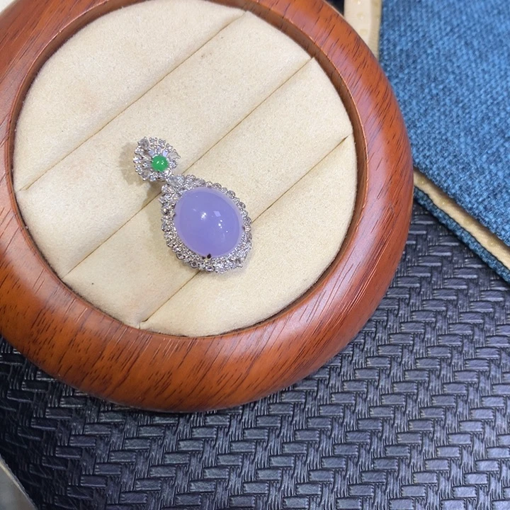 【闪购商品】颈饰18K金镶嵌翡翠