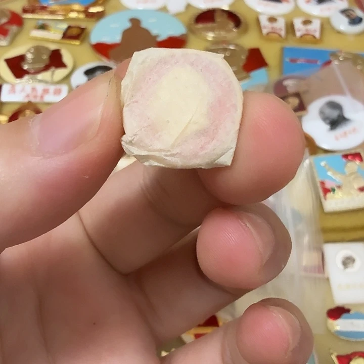东***球铝毛爷爷像章，万岁
