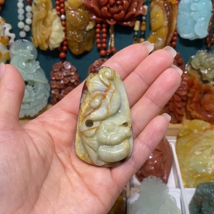 蛇纹石玉未镶嵌颈饰