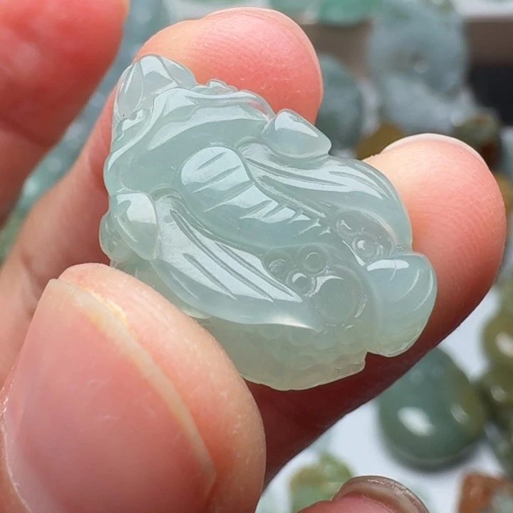 翡翠未镶嵌颈饰小貔貅