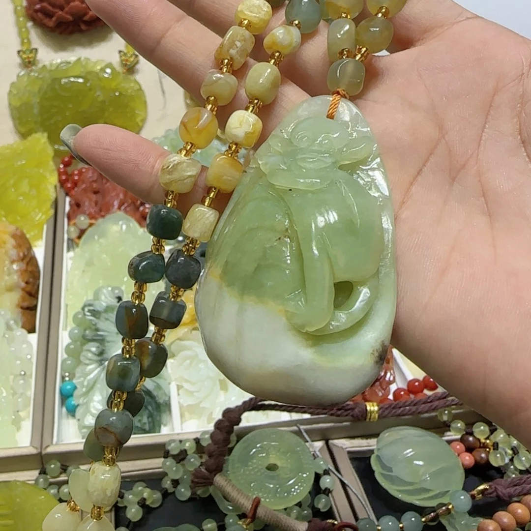 未镶嵌蛇纹石玉吊坠