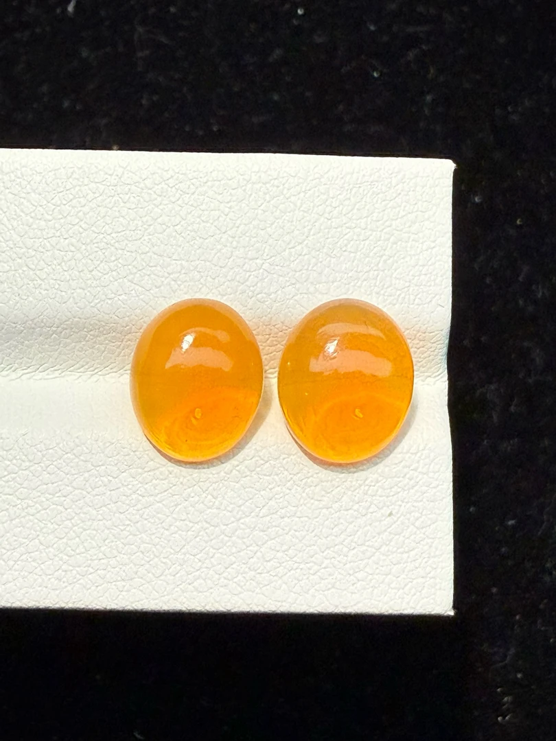 4.315ct天然墨西哥火欧泊裸石，尺寸10.9×9×4.6mm， 颜色美艳