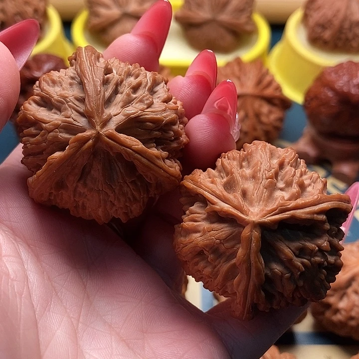 文玩核桃把件白奔 43