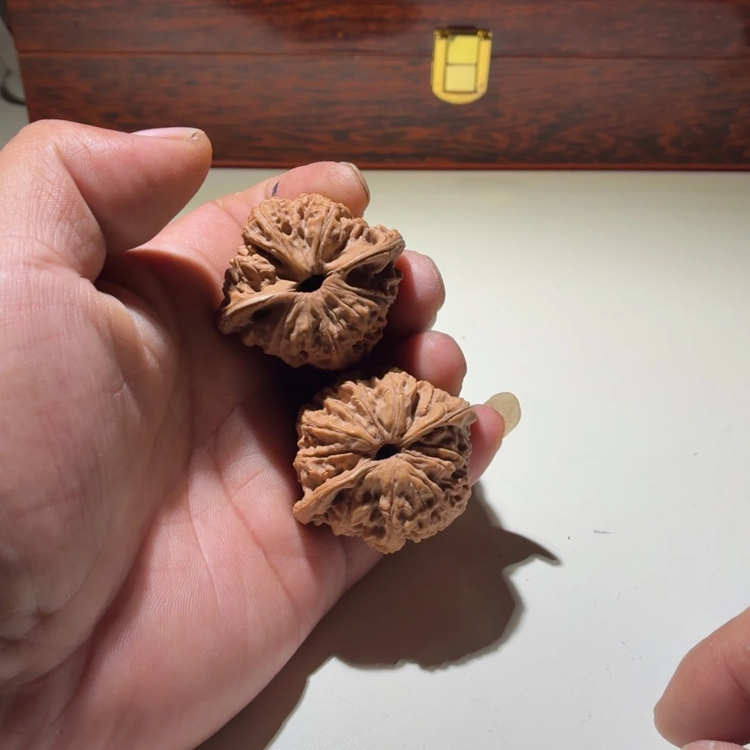 文玩核桃把件昆**吧龙洞裕