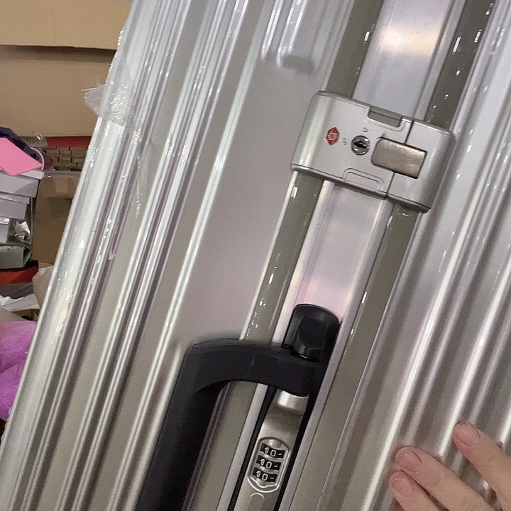 ᝰ****银色26寸行李箱哈哈哈