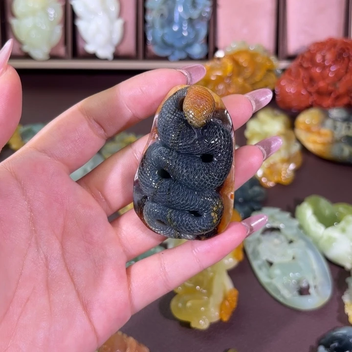 未镶嵌蛇纹石玉颈饰