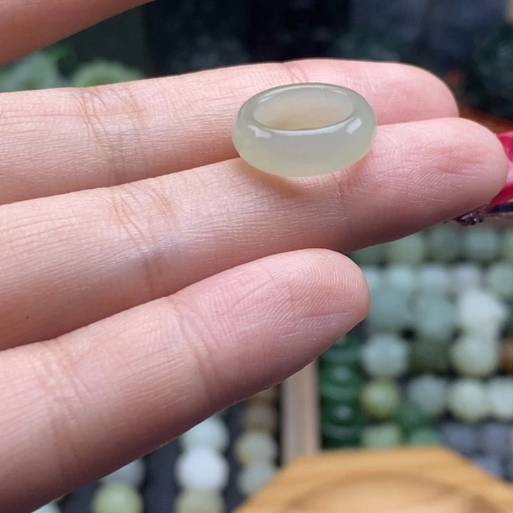 未镶嵌和田玉（糖玉）珠宝半成品