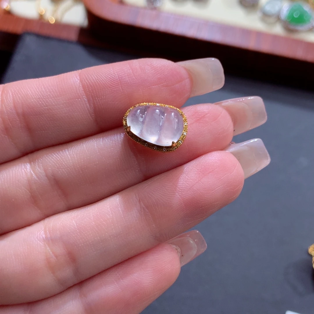 嘘***话翡翠18K金镶嵌颈饰翡翠