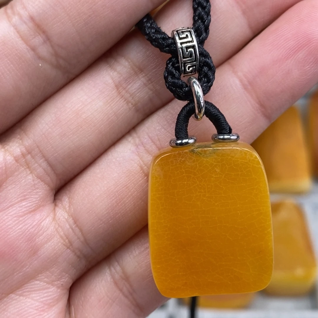 琥珀吊坠(赠链)未镶嵌