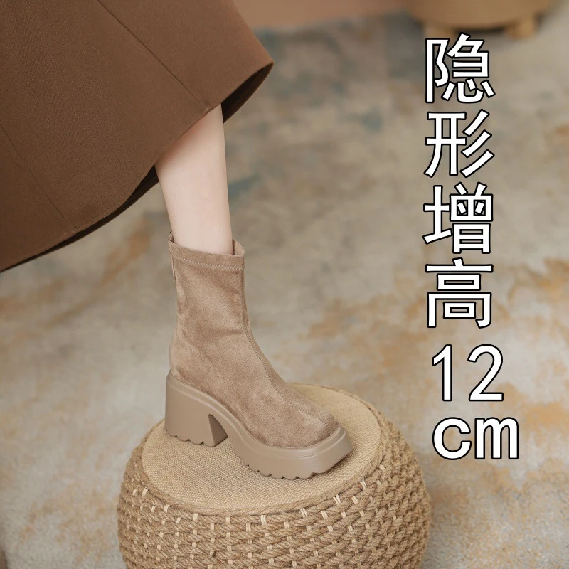 2025新款秋冬季显瘦棕色弹力瘦瘦靴女内增高短靴厚底英伦风马丁靴