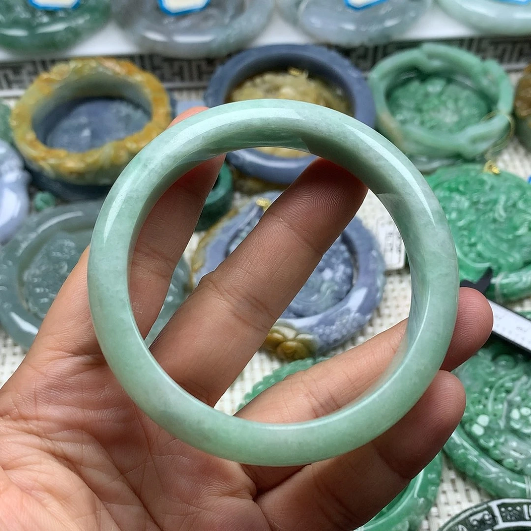 翡翠未镶嵌手镯复古风格