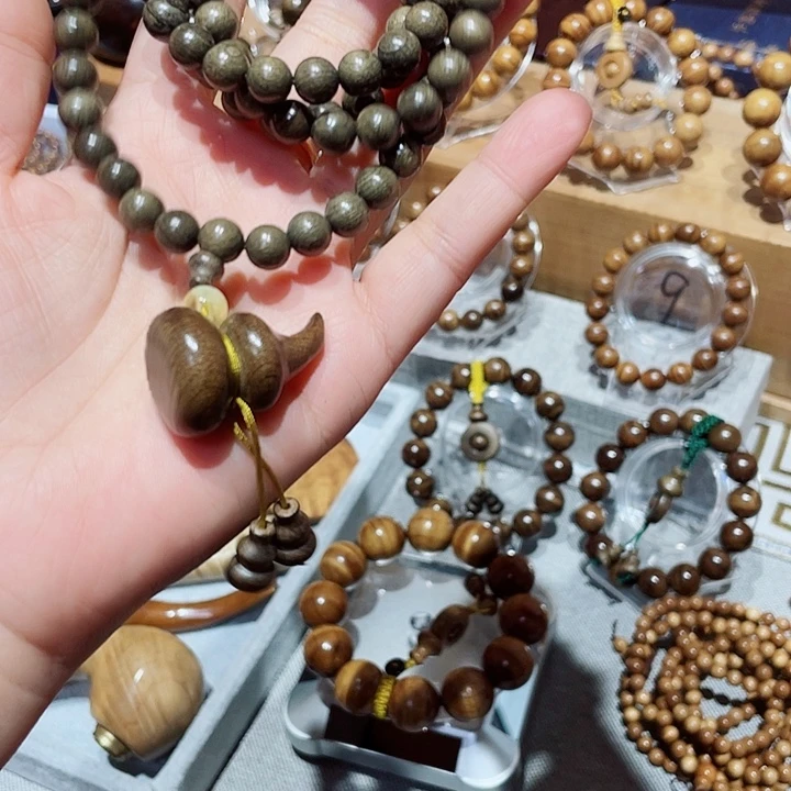 金丝楠金丝楠木阴沉绿料手串0.8