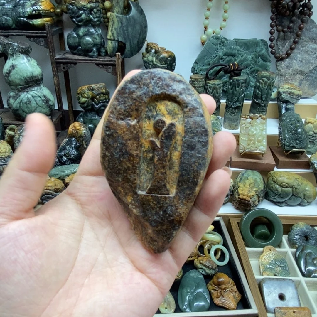 未镶嵌岫岩河磨玉（透闪石质玉）把件