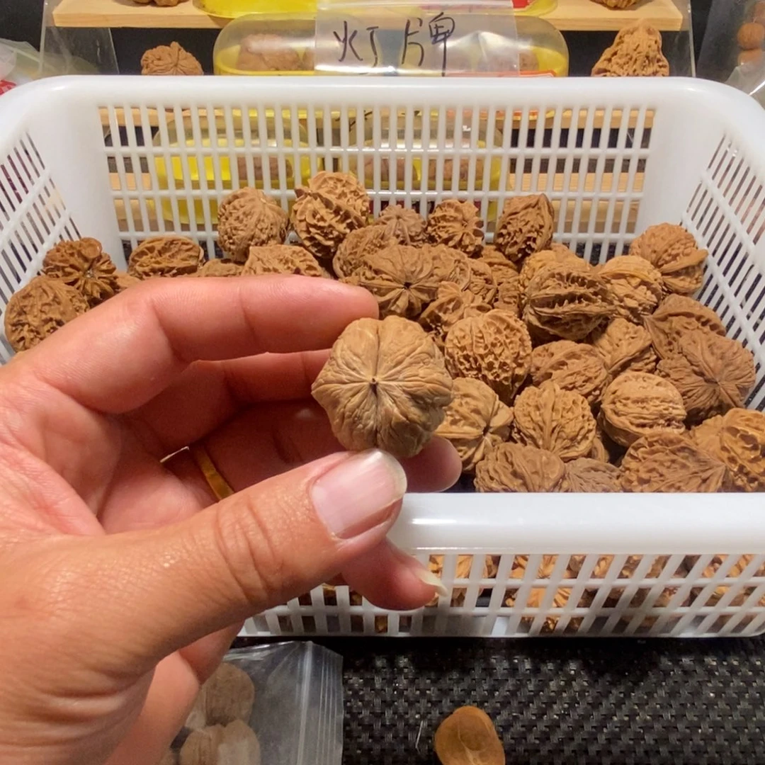 n***吧文玩核桃吊坠核桃异形