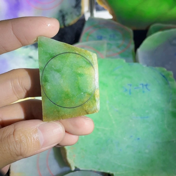 翡翠未镶嵌挂件片料