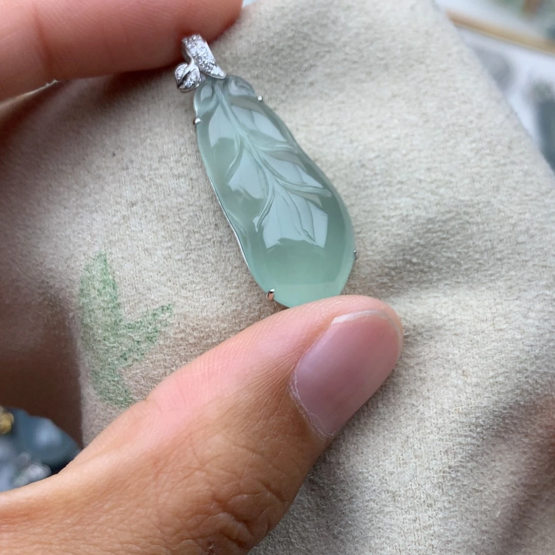 翡翠18K金镶嵌吊坠(不含链)叶子