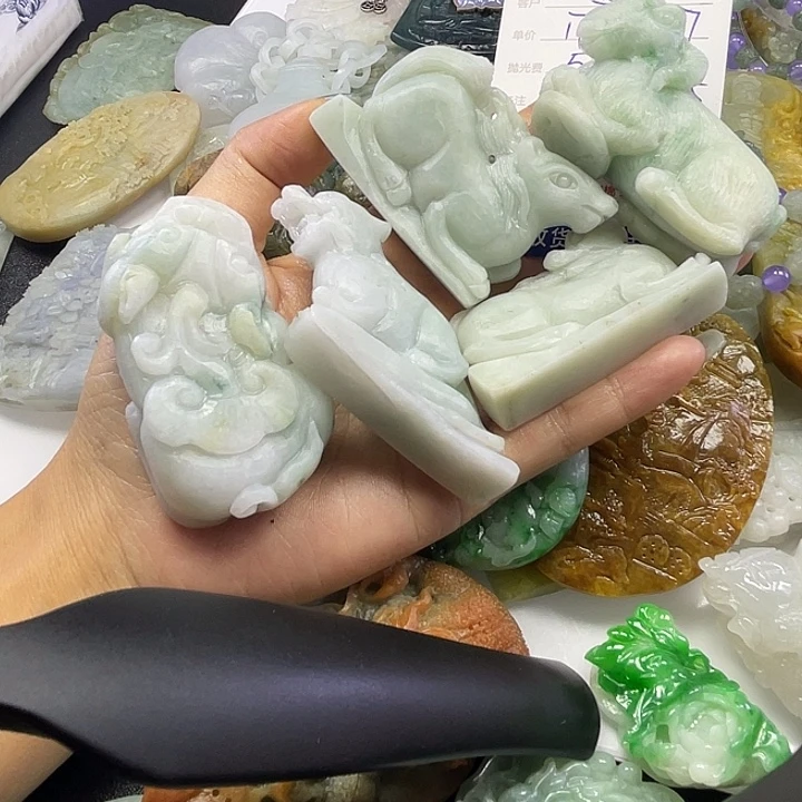 乐***悠翡翠未镶嵌颈饰19-8