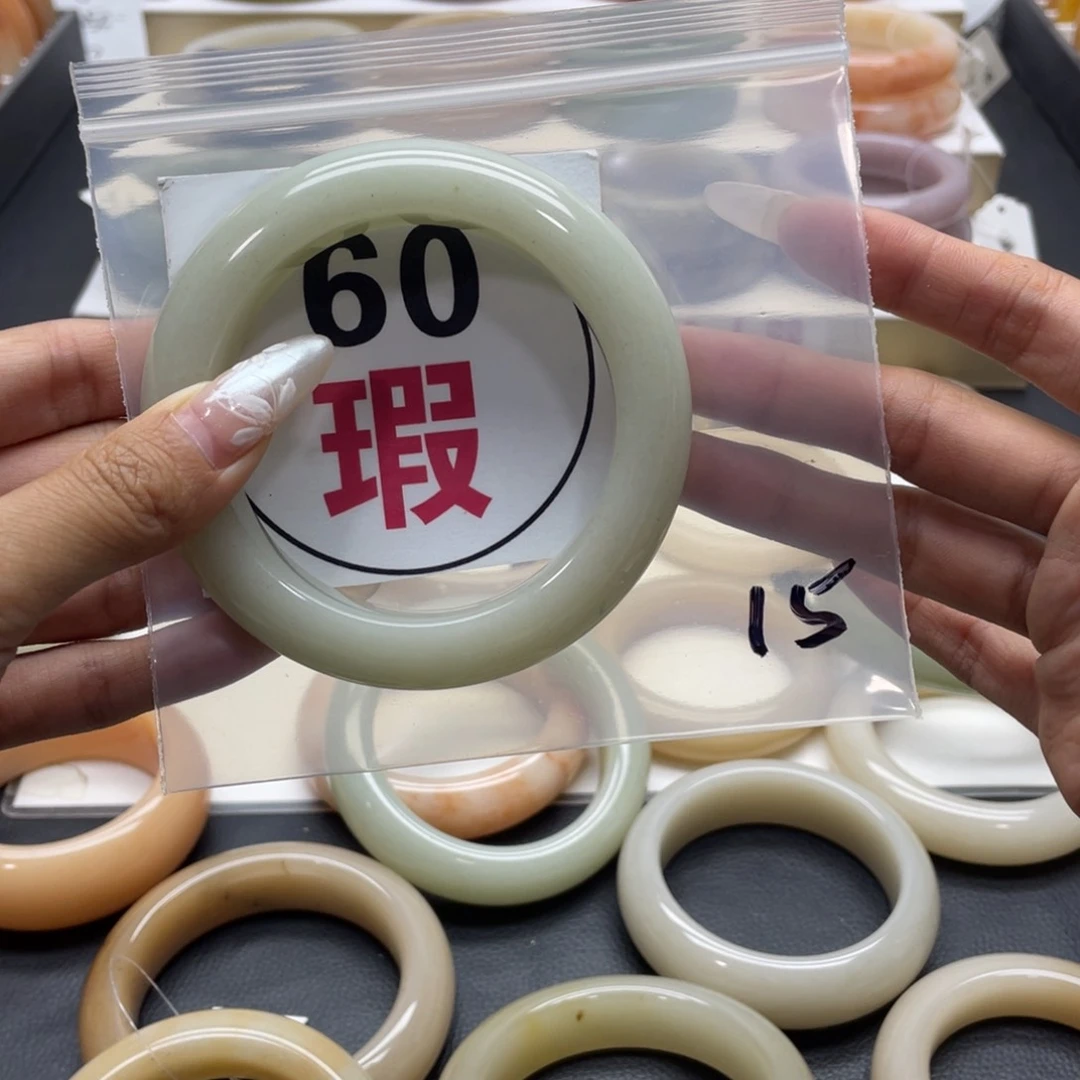石英岩玉手镯未镶嵌