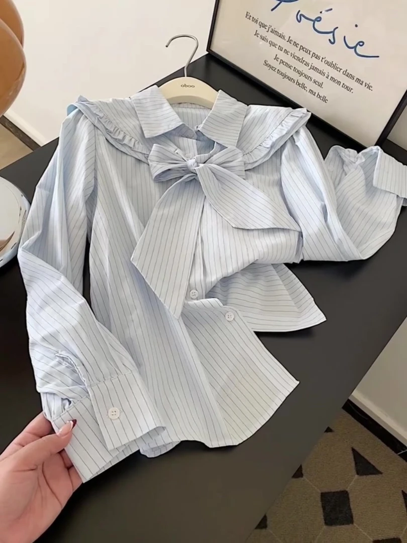 春季新款蓝色条纹蝴蝶结竖条纹衬衫女甜妹时髦减龄娃娃领防晒外套