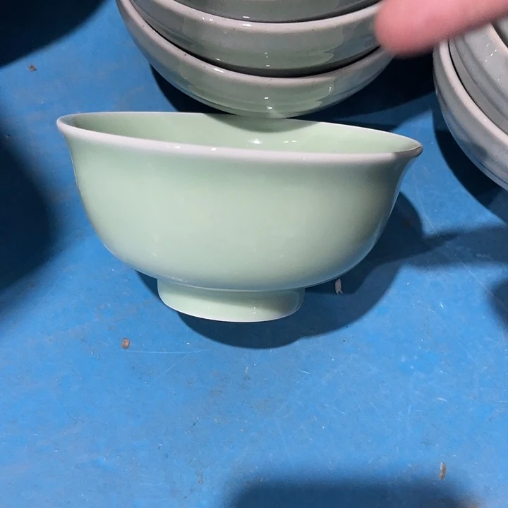 瓷片豆青釉4.75英寸米饭碗六个，微瑕疵