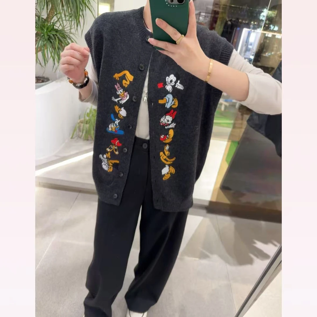 春苗女装   卡通刺绣羊毛马夹   时尚简约个性马甲