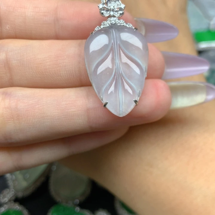颈饰18K金镶嵌翡翠