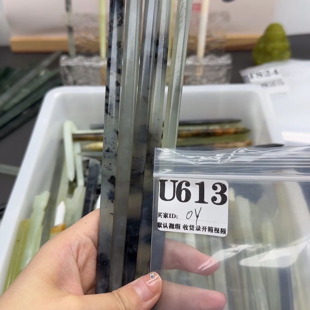 O***)蛇纹石玉合金发饰