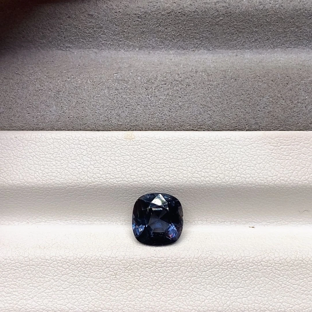 尖晶石裸石2.58克拉天然金属灰尖晶石