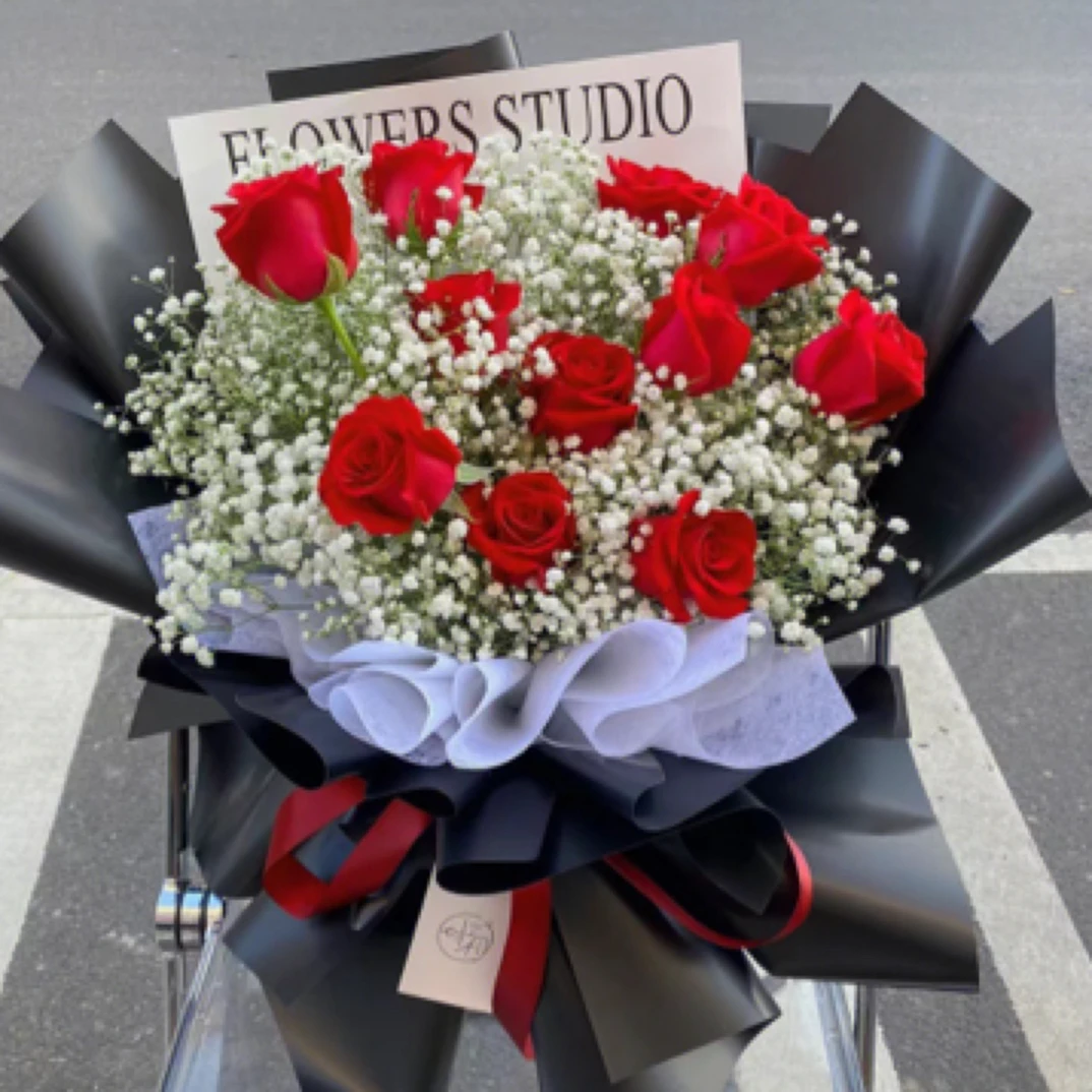 11朵红玫瑰满天星