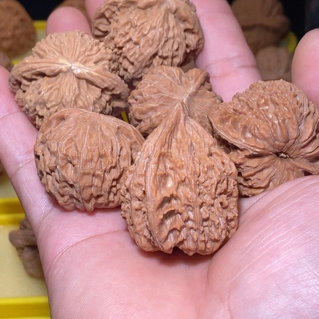 吊坠桃核白狮子磨盘