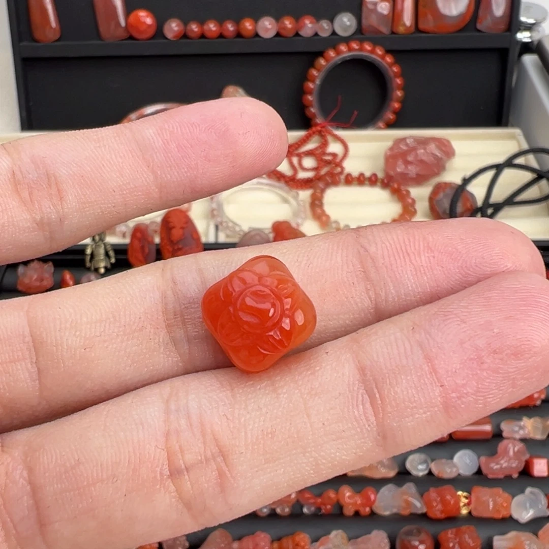 南红玛瑙未镶嵌颈饰柿子