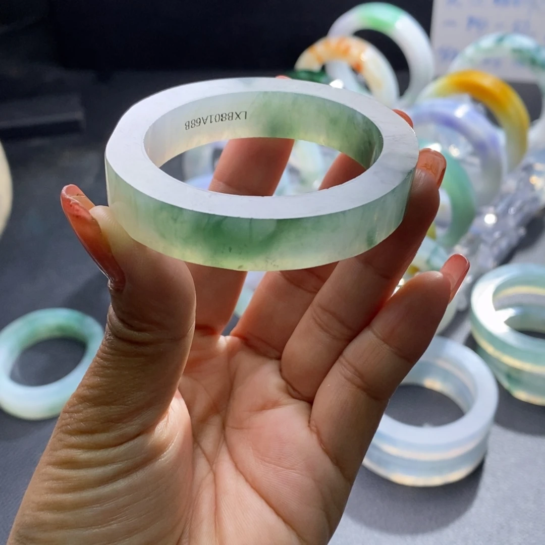 定制翡翠未镶嵌翡翠手镯