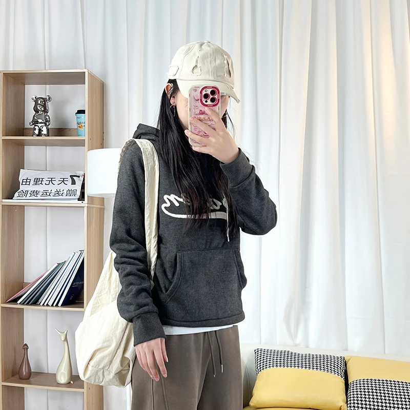 碳灰色加绒卫衣女秋冬字母绣花宽松休闲套头长袖连帽衫